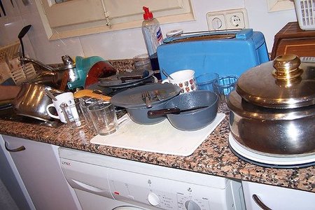 ¿Quién lava más los platos? La memoria selectiva en acción