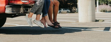 La DGT puede multarnos por conducir con chanclas o sin camiseta. Y es algo que sorprende a los turistas extranjeros 