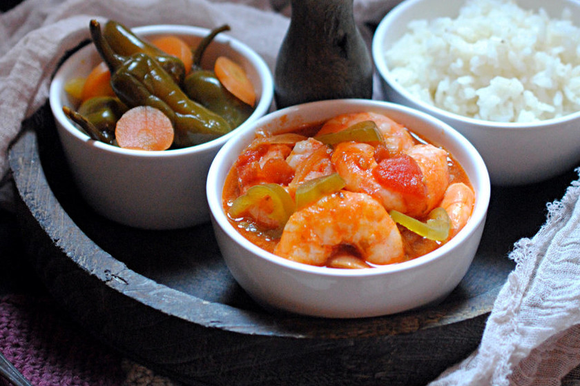 Langostinos en salsa de tomate, cilantro y chile: receta para mojar pan