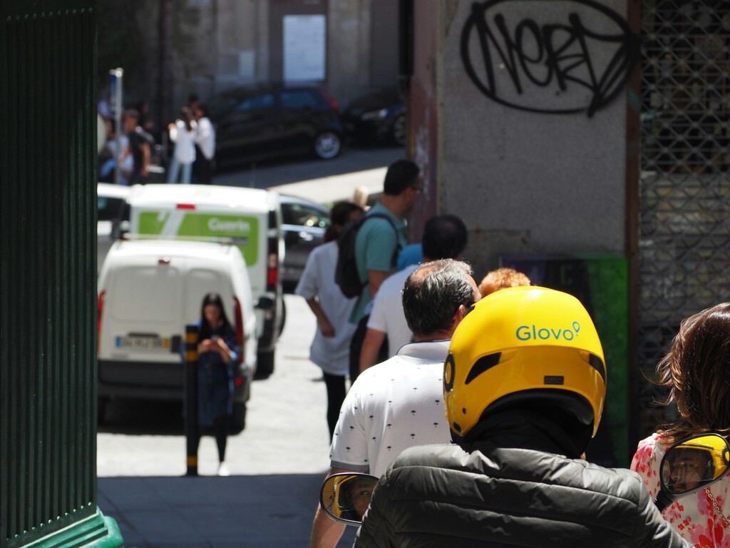 Sentencia histórica en Barcelona contra Glovo: 3.500 'riders' eran falsos autónomos. Hicieron falta seis años para esta conclusión