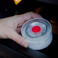 Confirmado por la DGT: las balizas V16 tendrán que pasar su propia ITV