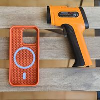 Compré una funda para disipar el calor de mi móvil y para protegerlo. Resulta que solo hace una de las dos cosas