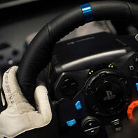 Si tuviera que pasarme horas compitiendo en juegos de carreras, no lo haría sin este volante Logitech: es todo un súper ventas 