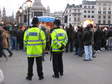 Y la medida estrella de la policía de Birmingham contra los robos de motos es... poner papeles