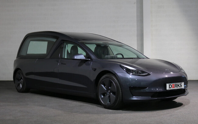 Tesla Model 3 coche fúnebre