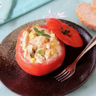 Tomates rellenos de atún, la mejor receta para disfrutar de este clásico y refrescante plato veraniego