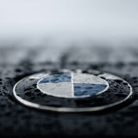 Acceder a la mecánica de nuestro coche se ha vuelto cada vez más complicado. A BMW se le ha ocurrido complicarlo todavía más 