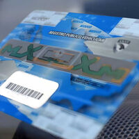 Todos los autos de México deben llevar esta calcomanía azul: puede haber graves problemas si no la tienes