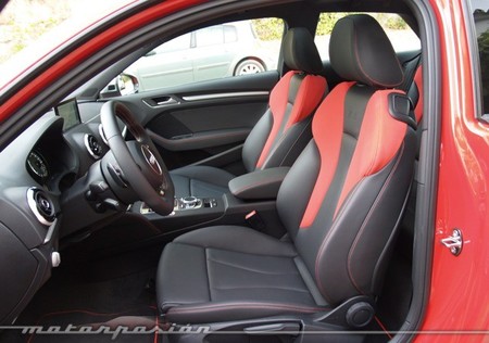 Audi S3 interior rojo