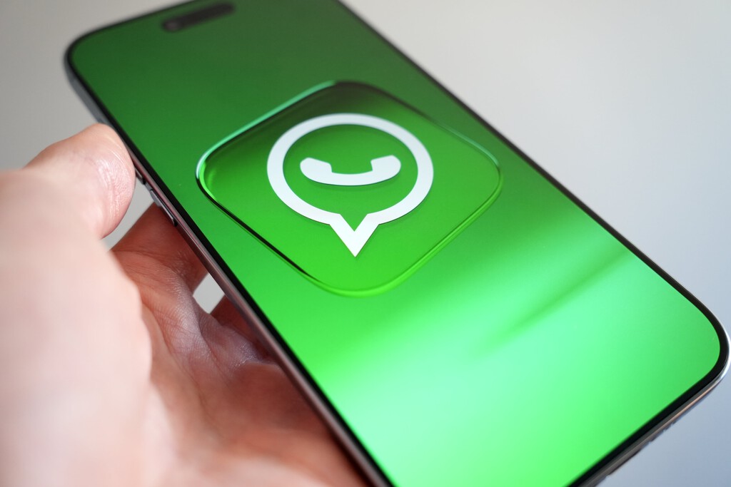 WhatsApp acaba de resolver el mayor drama de meter a alguien nuevo en un grupo. Eso sí, la solución viene con chivato incluido 