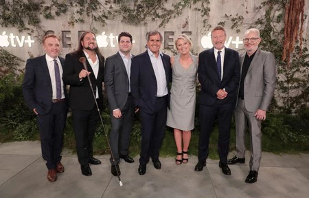 製作総指揮はジョン・スタインバーグ、ジョー・ストレチャイ、ダン・ショッツ、ピーター・チャーニン、ジェンノ・トッピング、スティーヴン・ナイト、フランシス・ローレンス。