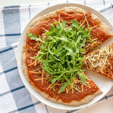 Pizza keto, una receta sin complicaciones (ni harina de trigo) para cuando hay antojo