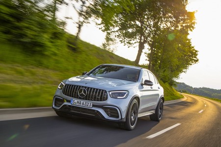 La familia Mercedes-AMG GLC con hasta 510 CV ya está disponible: desde 78.075 euros para el renovado SUV de AMG