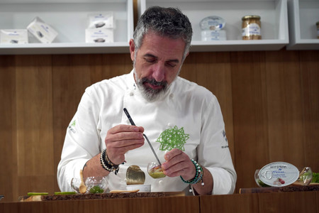 No volverás a tirar el líquido de las conservas: el chef gallego Pepe Solla nos dice cómo aprovecharlo para hacer platos más sabrosos