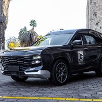 No te librarás de los autos chinos ni en tu funeral. Gayosso estrena carroza fúnebre en México: un SUV de Jetour