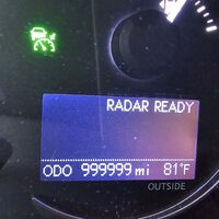 Su auto llegó a 999,999 km y el contador dejó de avanzar. Es un “problema” común en esta marca y por eso le cambiarán el tablero