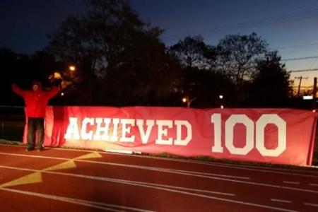 Profesor corre 161 kilómetros en 24 horas para motivar a sus alumnos