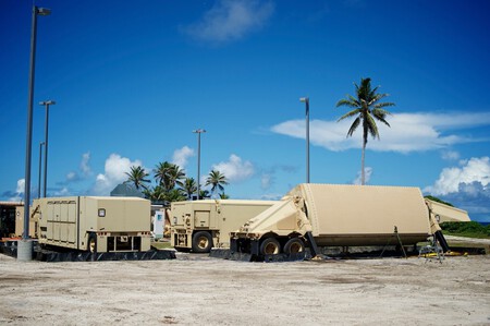Un radar de vigilancia transportable (AN/TPY-2) del Ejército y la Armada, posicionado en el atolón de Kwajalein durante la prueba de vuelo del FTI-01