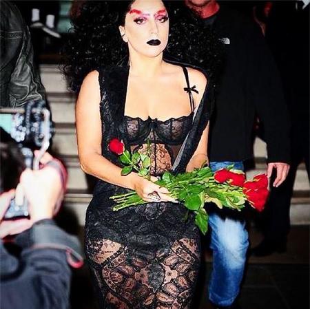 La nueva 'tendencia' by Lady Gaga: liándola parda con las cejas