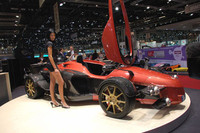 Imágenes del Tramontana en Ginebra, esta vez en rojo