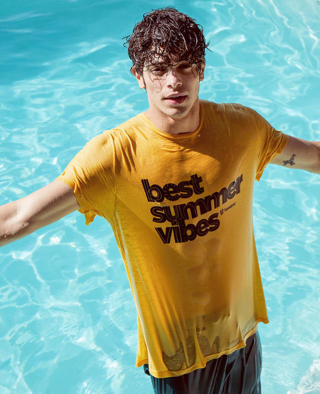 Havaianas debuta su primera colección de camisetas y shorts para el veraniego look de temporada