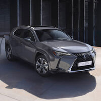 El nuevo Lexus UX 300e eléctrico llega más lejos entre cargas, pero es más caro a cambio: desde 52.900 euros