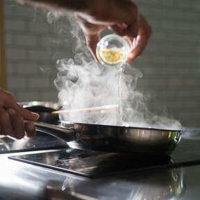 Lidl vende por menos de 15 euros la sartén de hierro profesional perfecta para pulir nuestras habilidades culinarias 