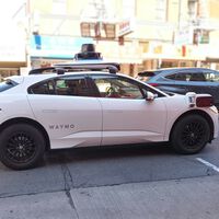 Waymo tiene a miles de coches autónomos circulando por Estados Unidos. Y también miles de dólares en multas de aparcamiento