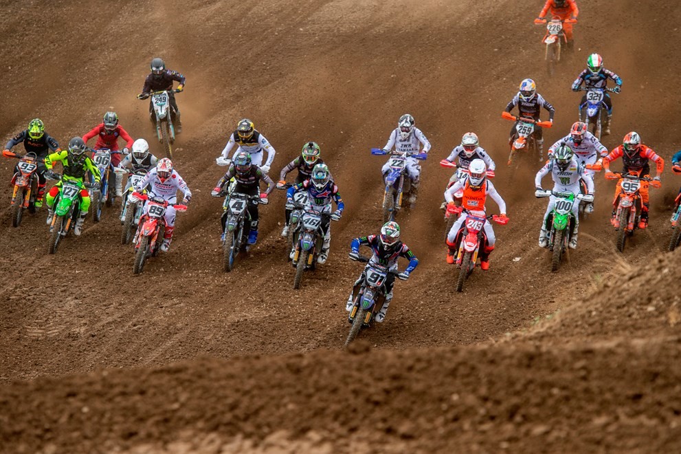 Romain Febvre se revindica en MXGP y Jorge Prado se acerca a su segunda corona de MX2 en Loket