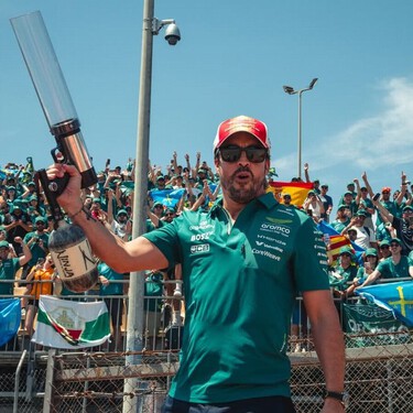 Fernando Alonso lleva 24 temporadas compitiendo y hace que retirarse joven parezca una rareza: "Siento que le debo un título a la gente que no ha dejado de apoyarme en los momentos difíciles" 