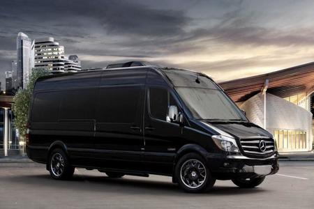 Mercedes-Benz y Lexani Motors presentan un vehículo para viajes de lujo