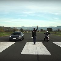 Esta carrera entre la Zero SR/F y el Tesla Model 3 Performance es el regalo que le faltó a Papá Noel