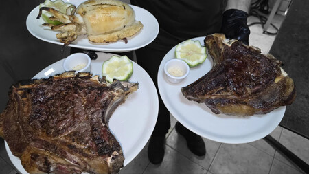 Chuletas En El Asador Del Campesino