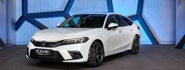 Primer contacto con el Honda Civic e:HEV: más grande, tecnológico y ahora hibridado, se pondrá a la venta en octubre