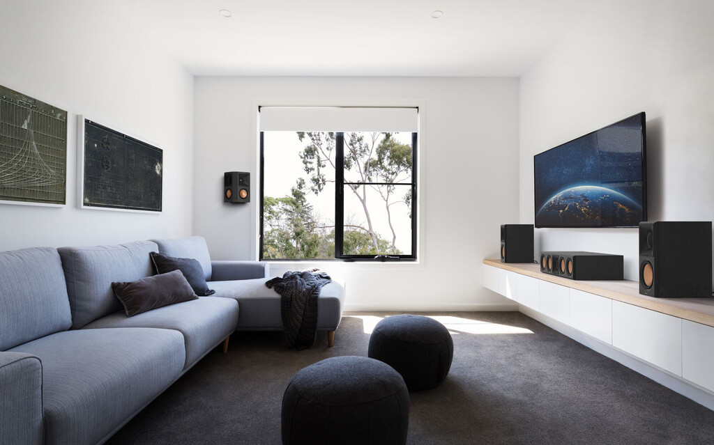 Montarse un cine en casa decente ya no es solo para los superricos. Qué conviene tener en cuenta para empezar 