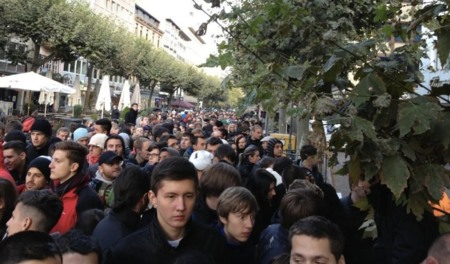 El iPhone 5 sale a la venta en los primeros países: primeras impresiones de los clientes