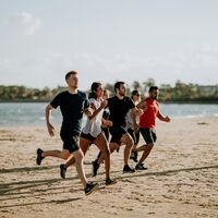 Llevamos años huyendo del calor para hacer deporte. La ciencia ha descubierto que estábamos perdiendo un superpoder 