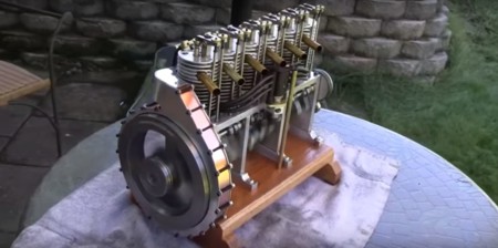 Todo un seis cilindros de gasolina para exponer en la estantería, ¿te animas a hacer uno?