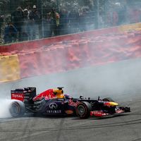 ¡Bajando Eau Rouge! Así se retorcía en este vídeo el Red Bull de Fórmula 1 haciendo Spa en sentido contrario