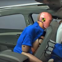 "No me pongo el cinturón en el asiento trasero porque no es tan peligroso". Mira cómo acaba este dummie