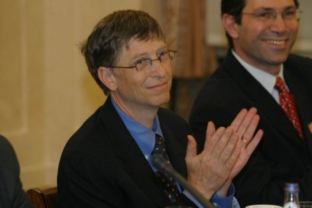 Bill Gates no considera que el acceso a Internet sea una prioridad mundial