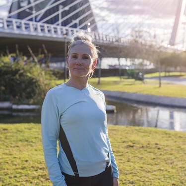 El ejercicio infalible para mejorar la flexibilidad sin salir de casa: es ideal para personas de más de 65 