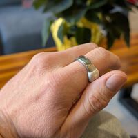 El anillo inteligente de Pebble transforma tu dedo en una grabadora. Para sustituir al móvil hará falta mucho más