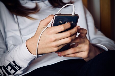 La obtención de vídeos sexuales de una menor bajo intimidación en las redes sociales es una agresión sexual