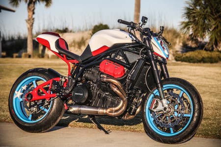 Un extraño regalo para tus oidos: así chilla en el rodillo el motor V4 de la Fuller Moto Motus MST-R