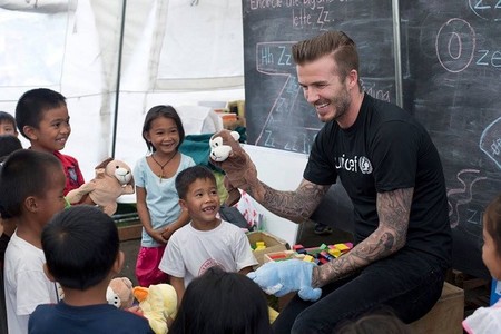 Cómo nos remata de conquistar ese lado solidario de David Beckham, ¿verdad?