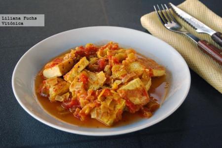 Tofu en salsa de tomate y puerro. Receta saludable