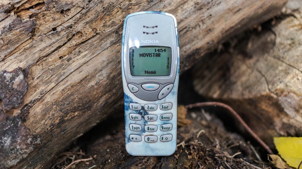 Volvemos al Nokia 3210: un teléfono con más de 20 años que sigue funcionando como móvil básico