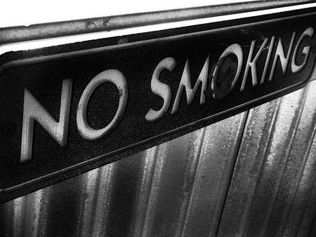 La prohibición de fumar en público ha hecho que disminuyan los partos prematuros
