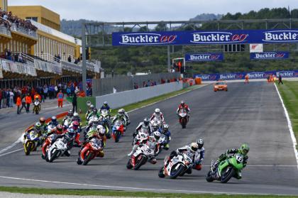 Ángel Rodríguez, Bernat Martínez y el alemán Schrötter vencen el la primera carrera del CEV